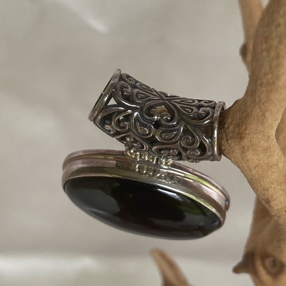 NEW Onyx 37mm .925 silver Oval scrollwork pendant - Picture 2 of 3